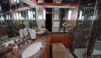 Yacht BETTY JANE -  Master Bathroom
